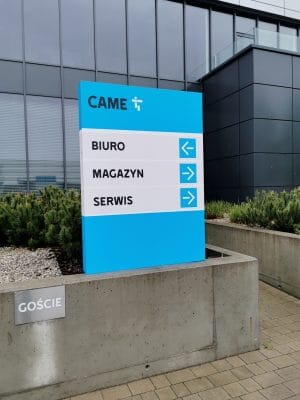 Widok Budynku Firmy CAME polska - Pylon reklamowy