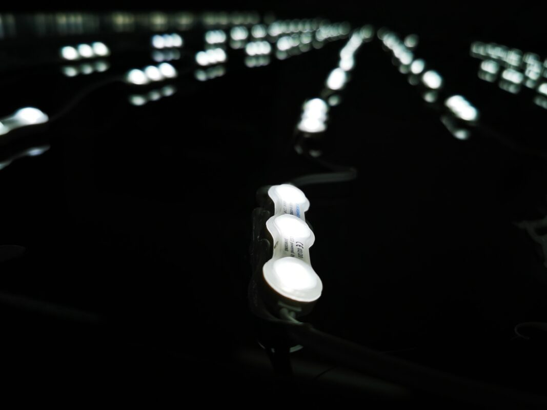 świecenie modułów LED - szeroka soczewka 170 stopni zapewni idealny efekt.